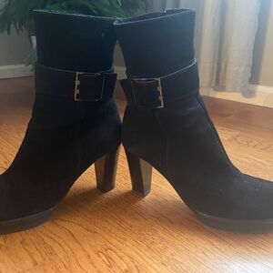 Chic Black Heeled Boots for Women